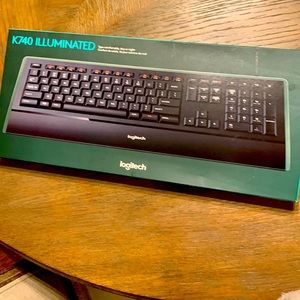 NWT Logitech K740 Illuminated